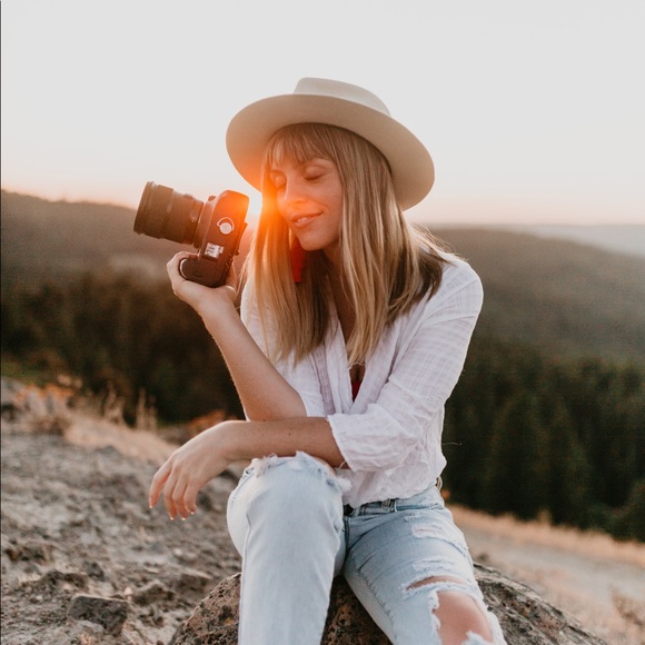 Meet your Posher, Alyssa - Picture 8 of 16